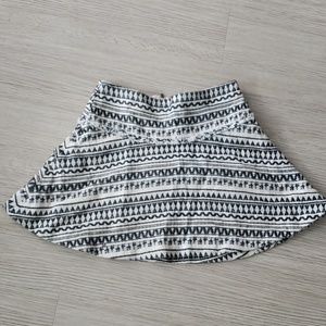 Woven pattern skirt